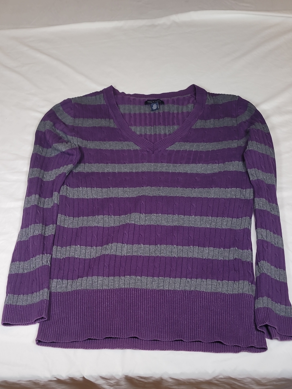 Tommy Hilfiger Purple and Gray Striped V-Neck Sweater Size L